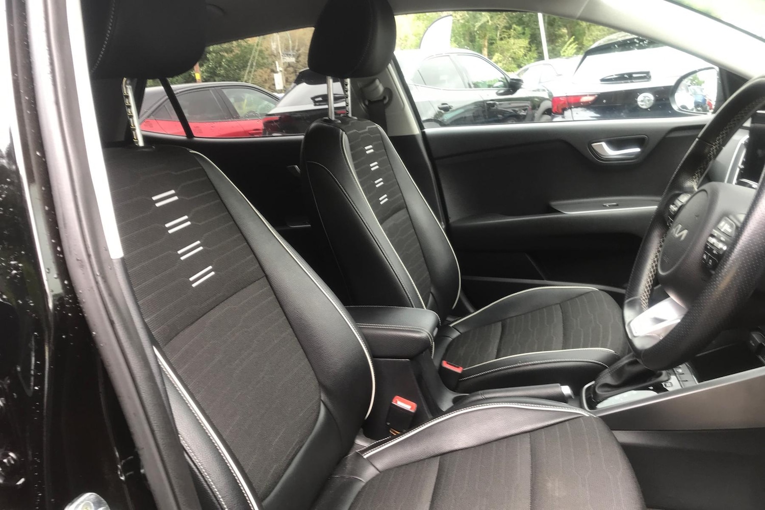 Used Kia Stonic 2022 for sale - 76401627: Photo 15