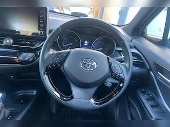 Used Toyota C-HR 2021 for sale - 76576356: Photo