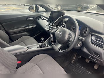 Used Toyota C-HR 2019 for sale - 76133393: Photo
