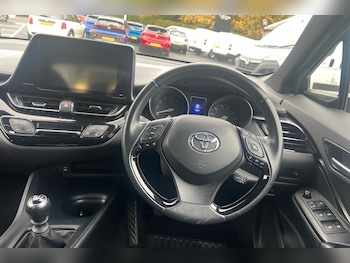 Used Toyota C-HR 2019 for sale - 76133393: Photo