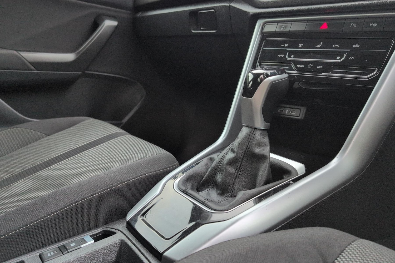 Used Volkswagen T-Roc 2023 for sale - 77270557: Photo 14