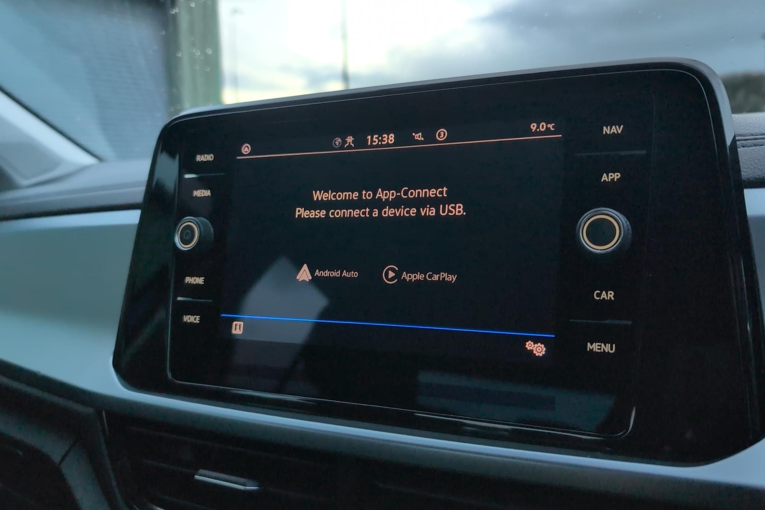 Used Volkswagen T-Roc 2023 for sale - 77270557: Photo 17