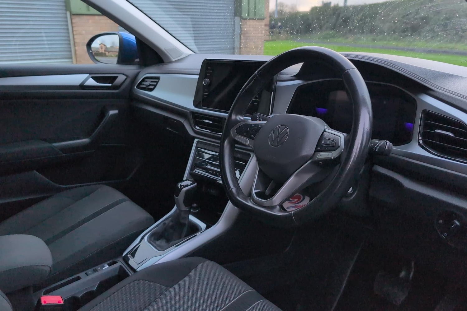 Used Volkswagen T-Roc 2023 for sale - 77270557: Photo 2