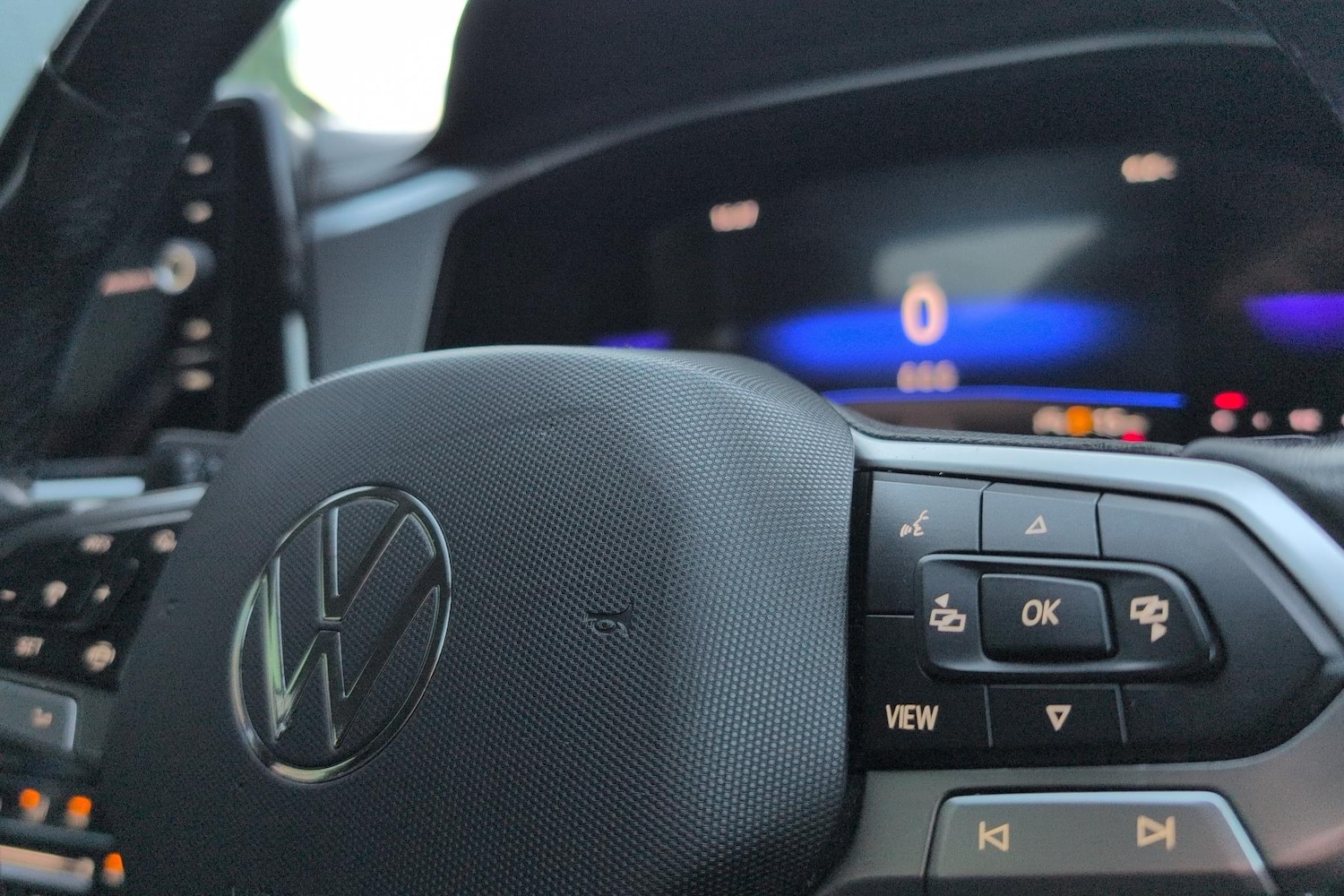 Used Volkswagen T-Roc 2023 for sale - 77270557: Photo 20