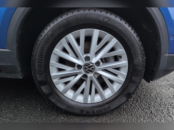 Used Volkswagen T-Roc 2023 for sale - 77270557: Photo