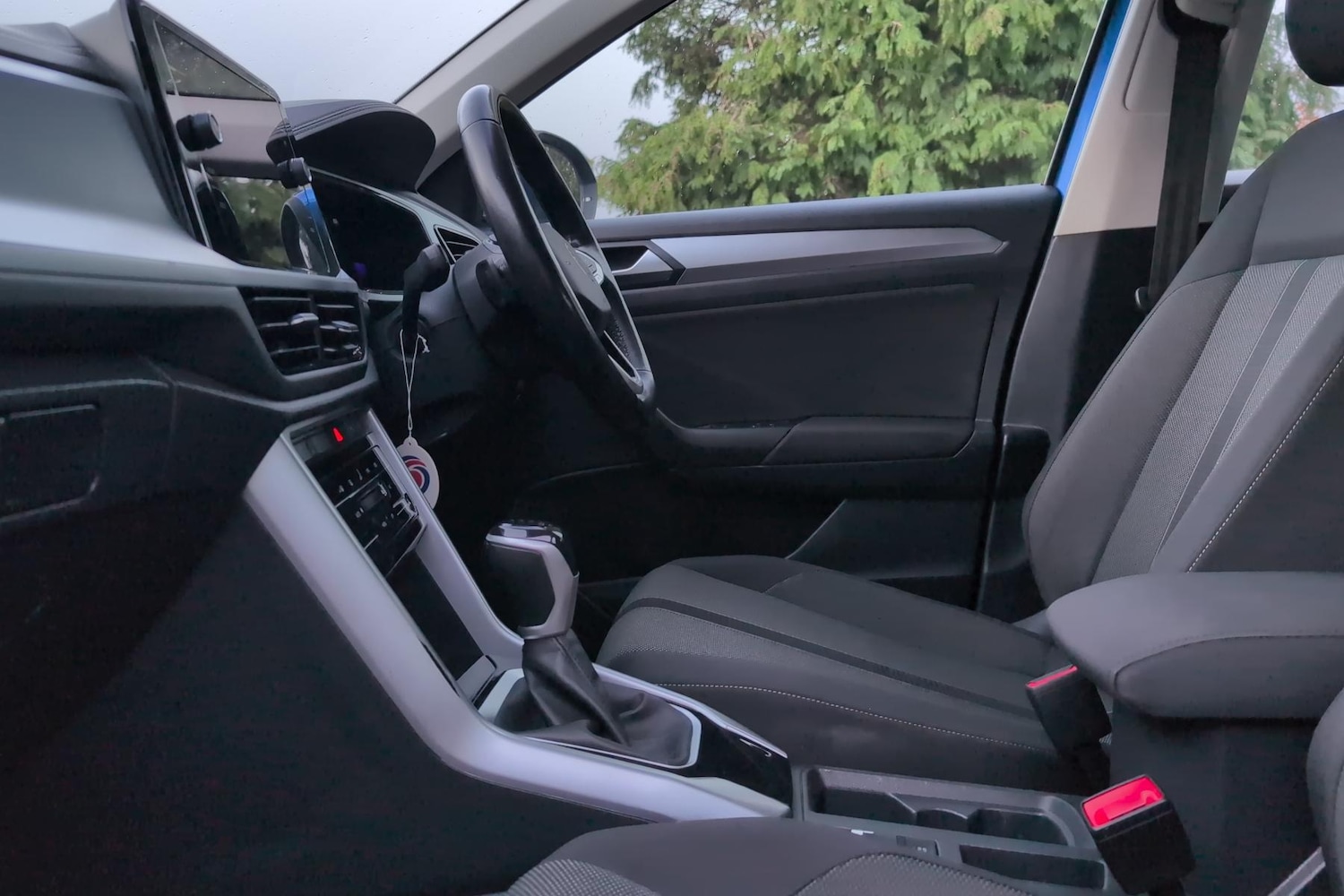 Used Volkswagen T-Roc 2023 for sale - 77270557: Photo 5