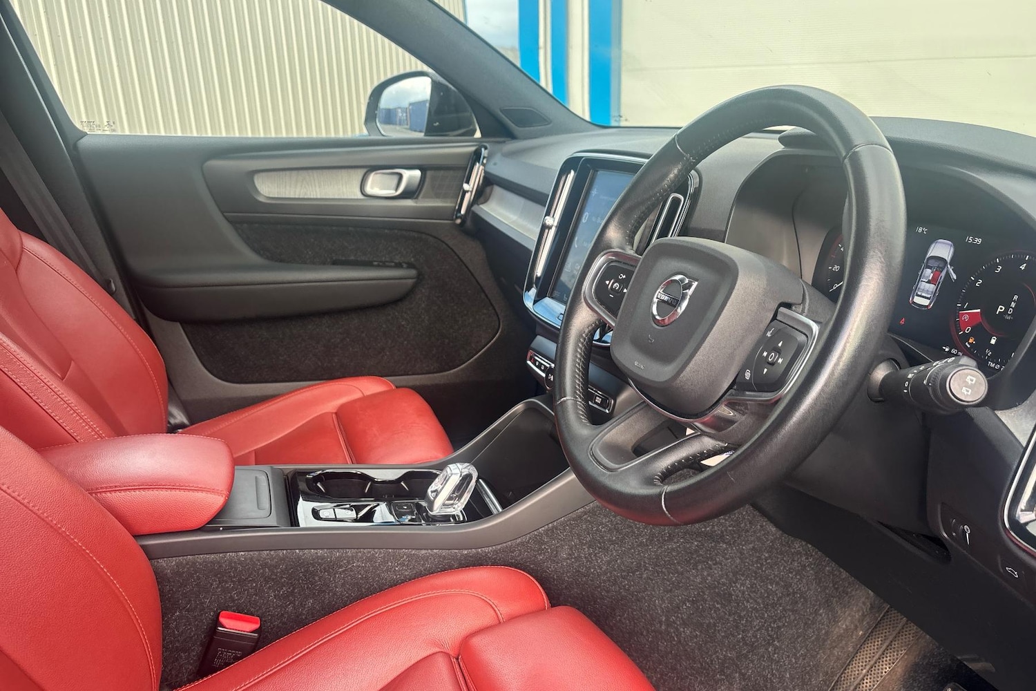 Used Volvo XC40 2020 for sale - 76564659: Photo 2