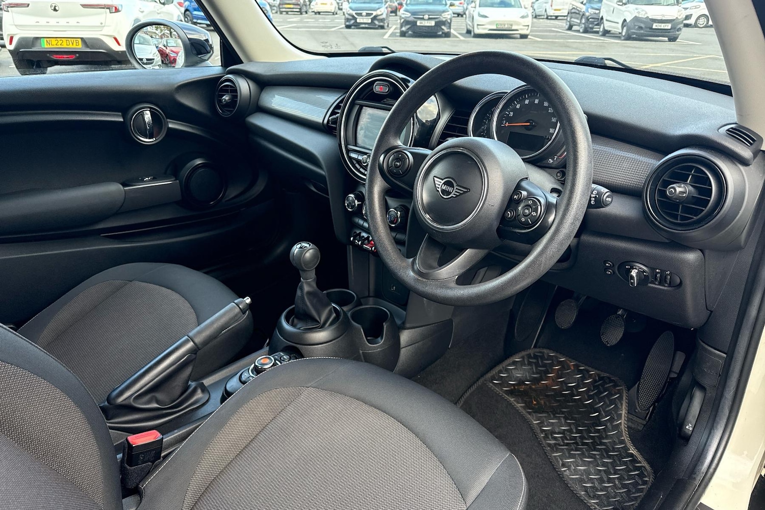 Used MINI Hatch 2020 for sale - 76329032: Photo 2