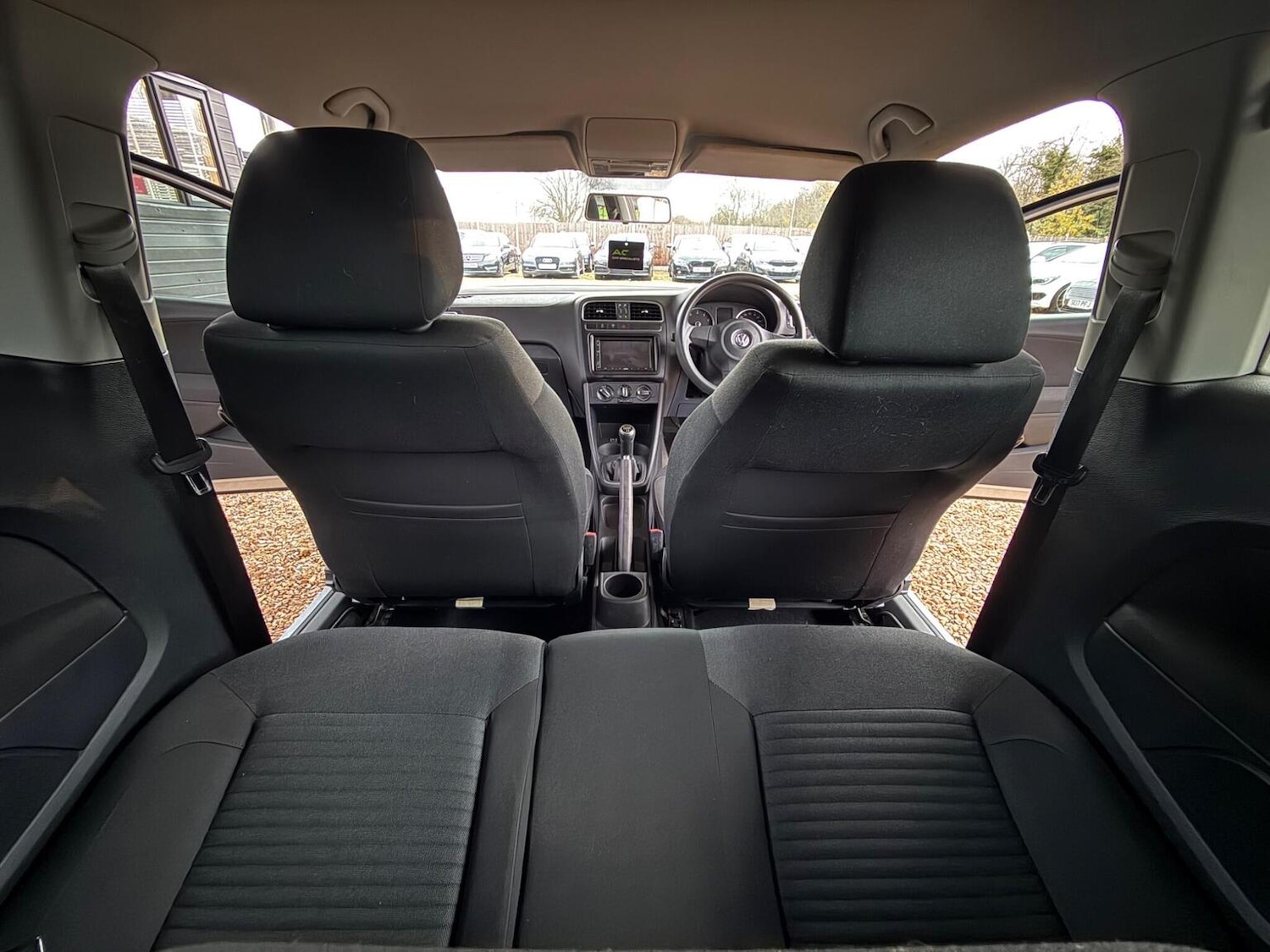 Used Volkswagen Polo 2011 for sale - 76896992: Photo 2