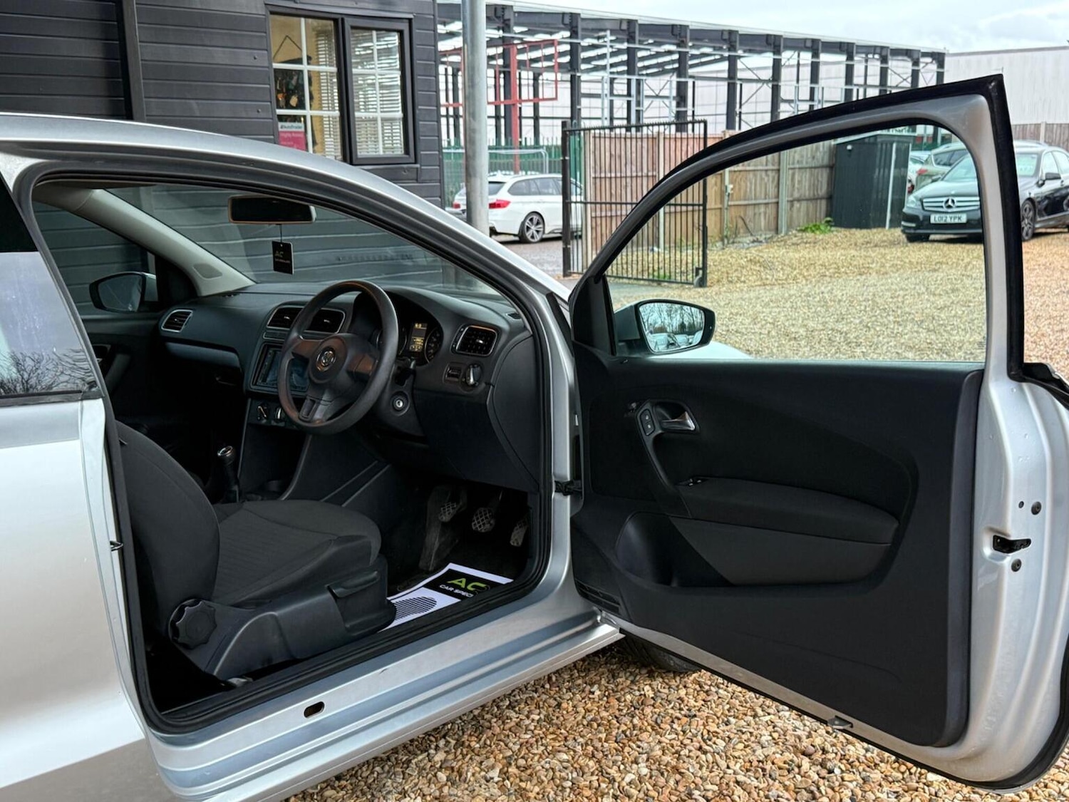 Used Volkswagen Polo 2011 for sale - 76896992: Photo 20