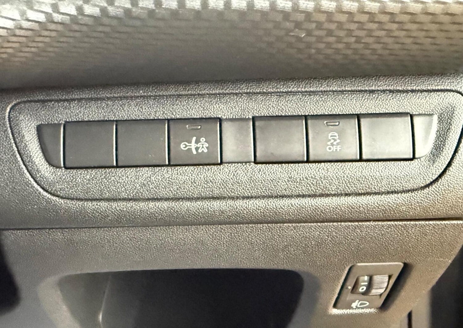 Used Peugeot 208 2016 for sale - 77391914: Photo 42