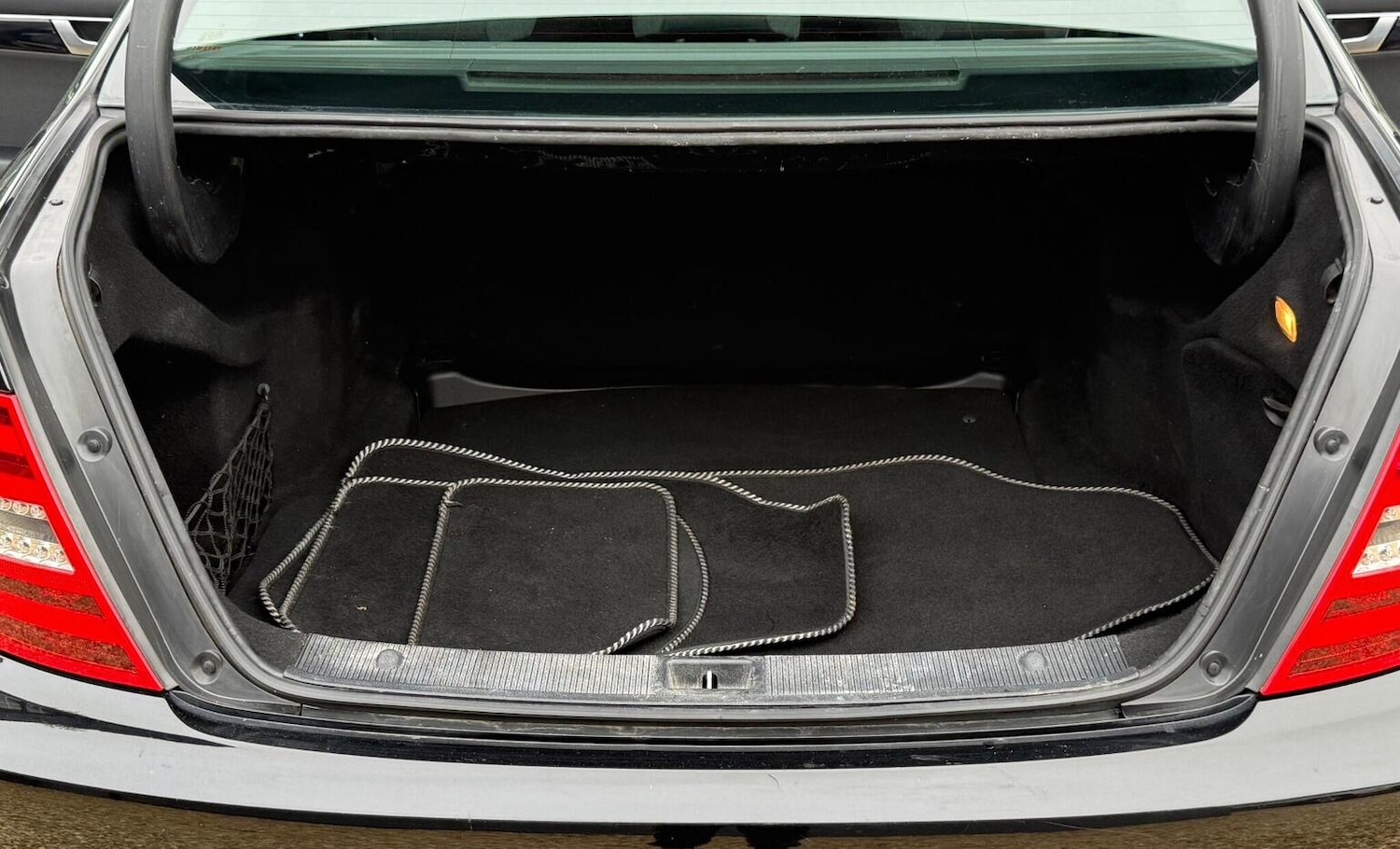 Used Mercedes-Benz C Class 2011 for sale - 76488709: Photo 28