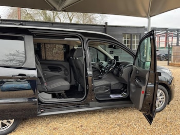 Used Ford Grand Tourneo Connect 2019 for sale - 77103519: Photo