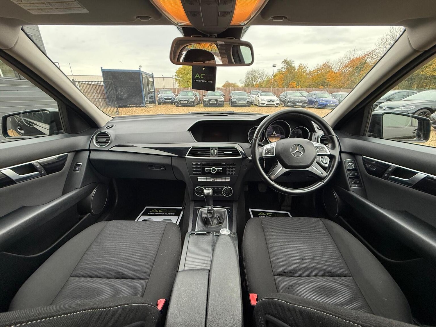 Used Mercedes-Benz C Class 2011 for sale - 77465004: Photo 2