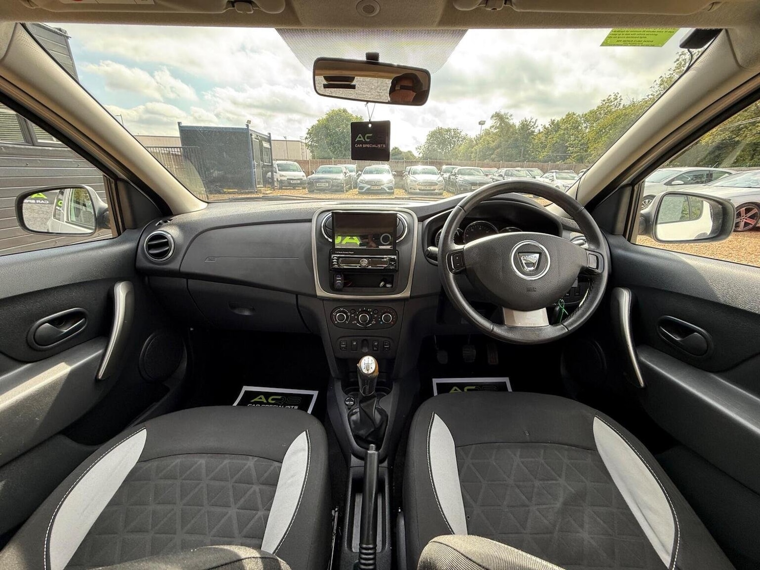 Used Dacia Sandero Stepway 2014 for sale - 76019548: Photo 2