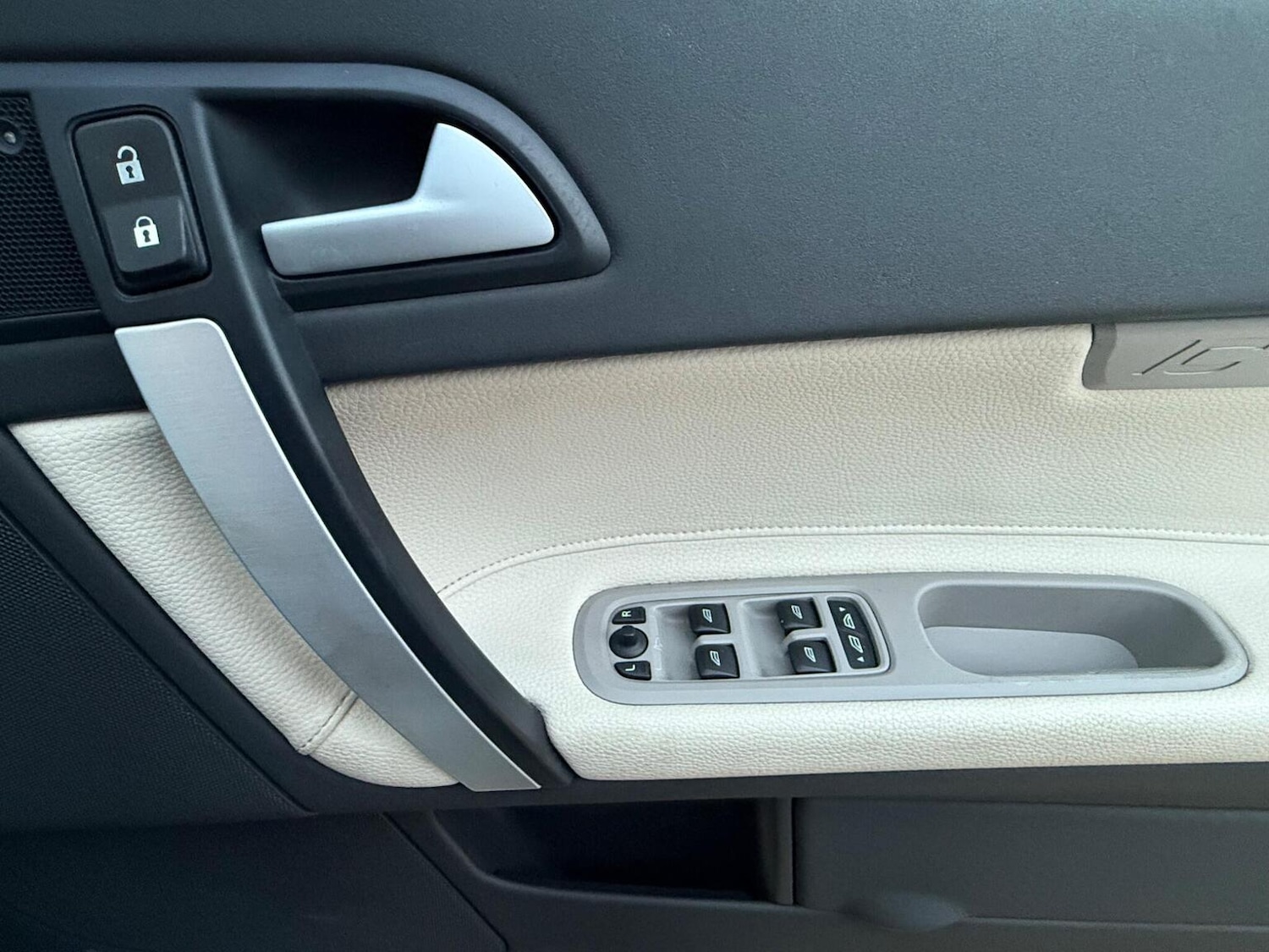 Used Volvo C70 2013 for sale - 76391445: Photo 41