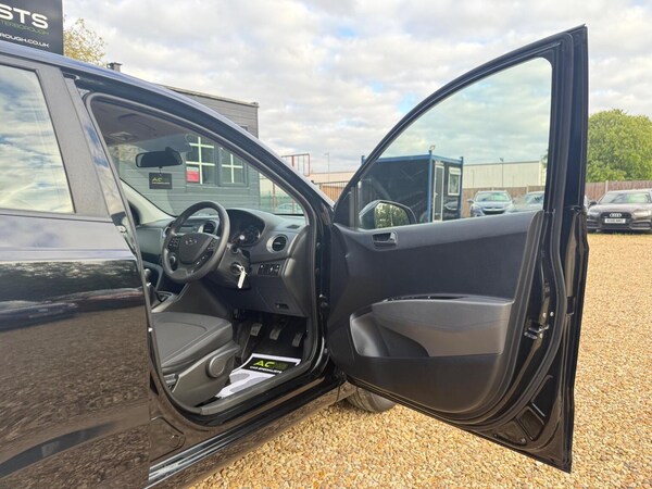 Used Hyundai i10 2017 for sale - 76286967: Photo 20