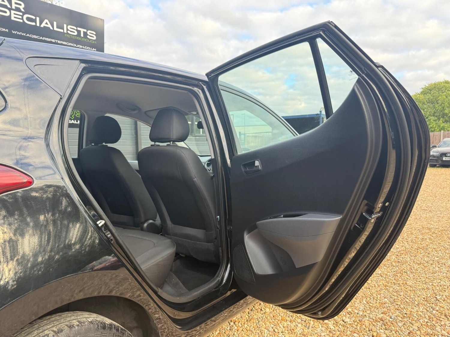 Used Hyundai i10 2017 for sale - 76286967: Photo 24