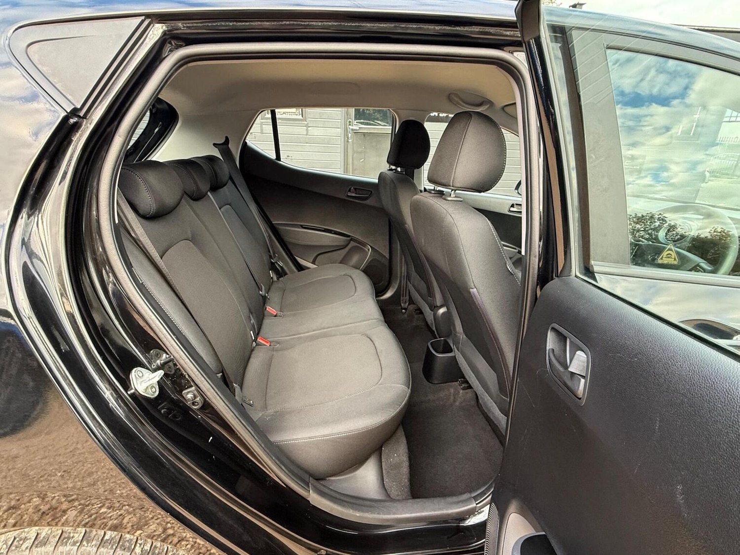 Used Hyundai i10 2017 for sale - 76286967: Photo 25