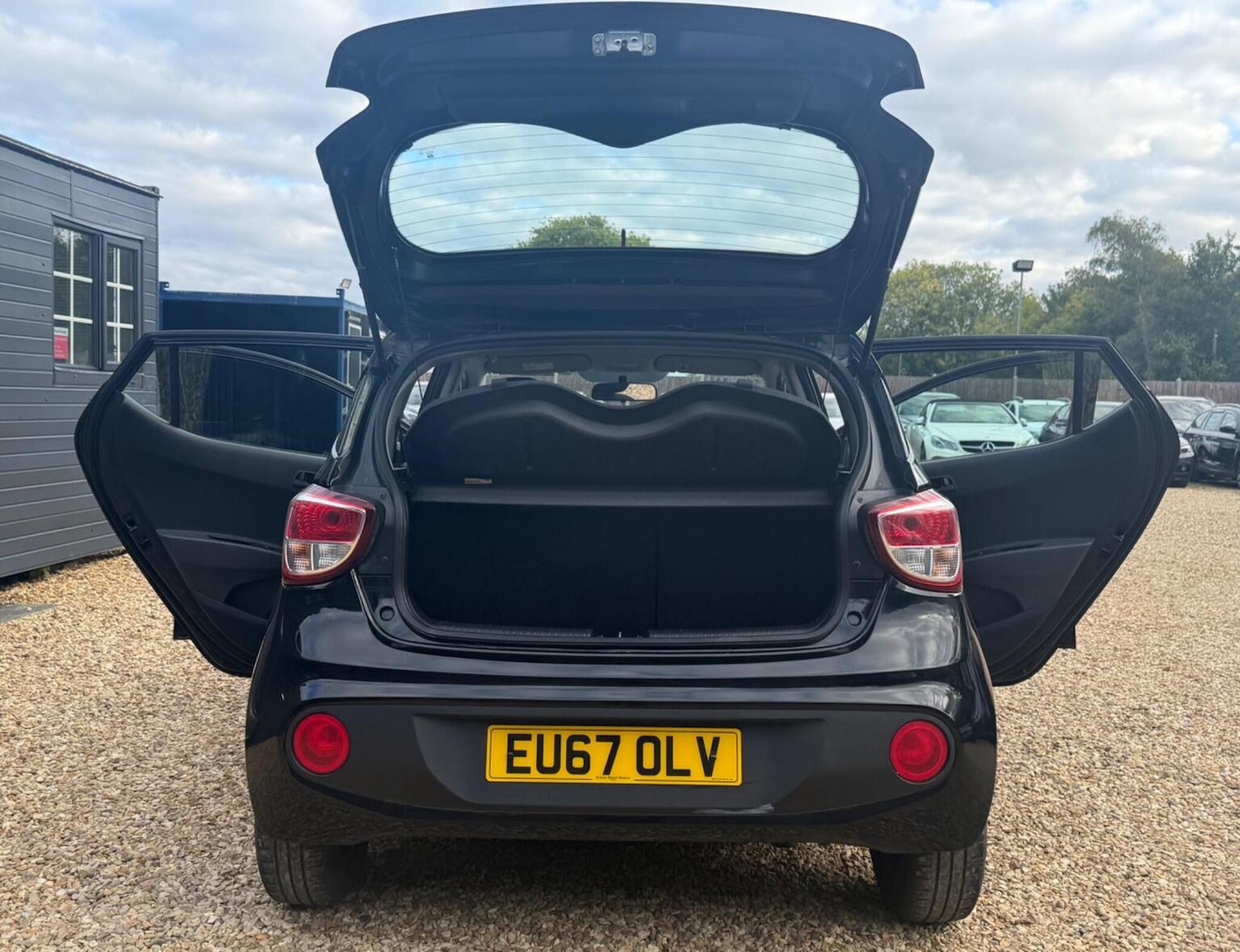 Used Hyundai i10 2017 for sale - 76286967: Photo 28