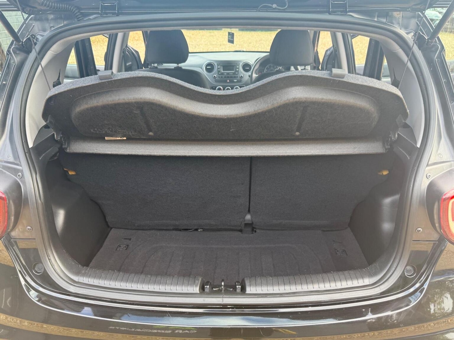 Used Hyundai i10 2017 for sale - 76286967: Photo 29