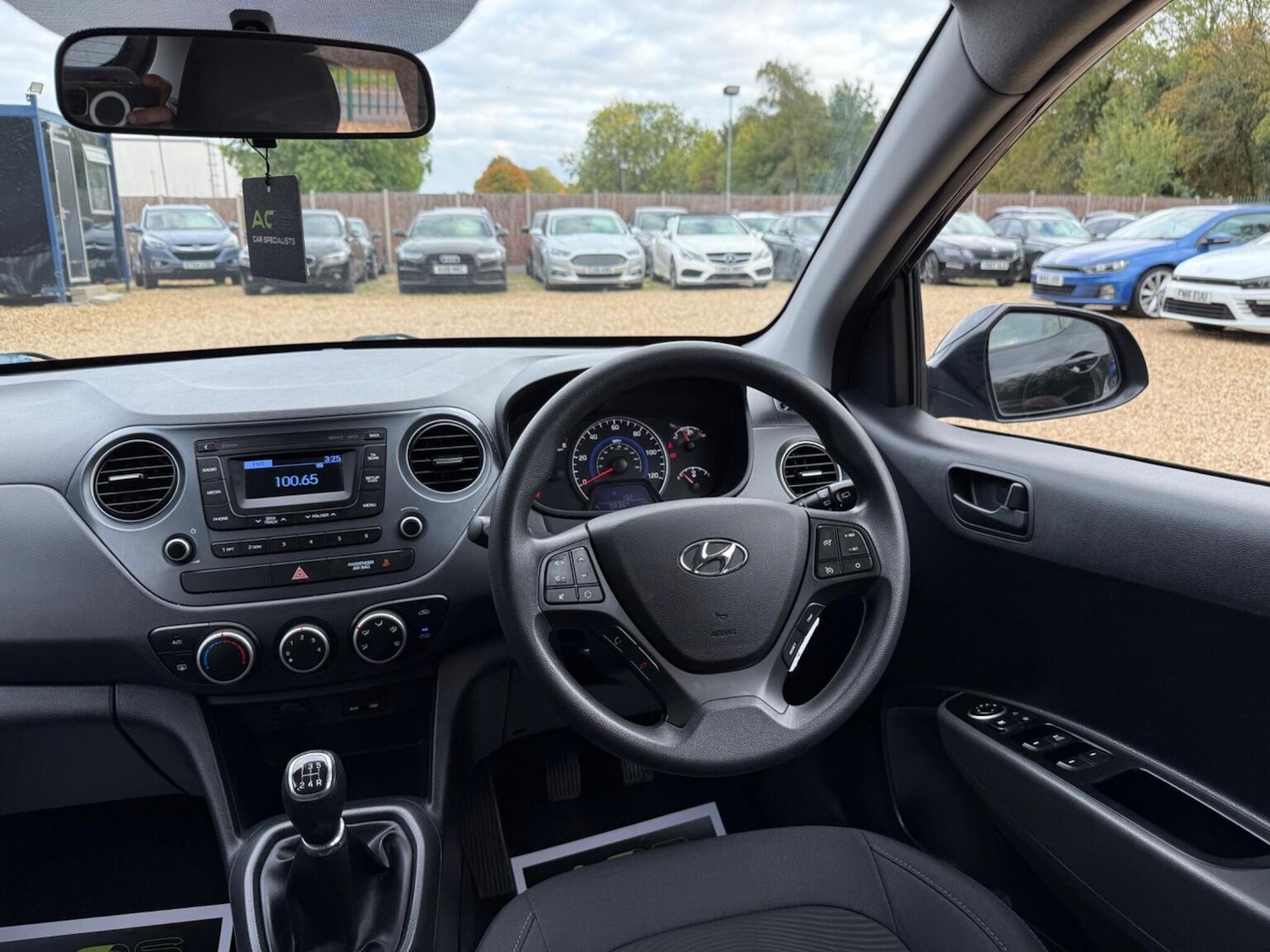 Used Hyundai i10 2017 for sale - 76286967: Photo 39