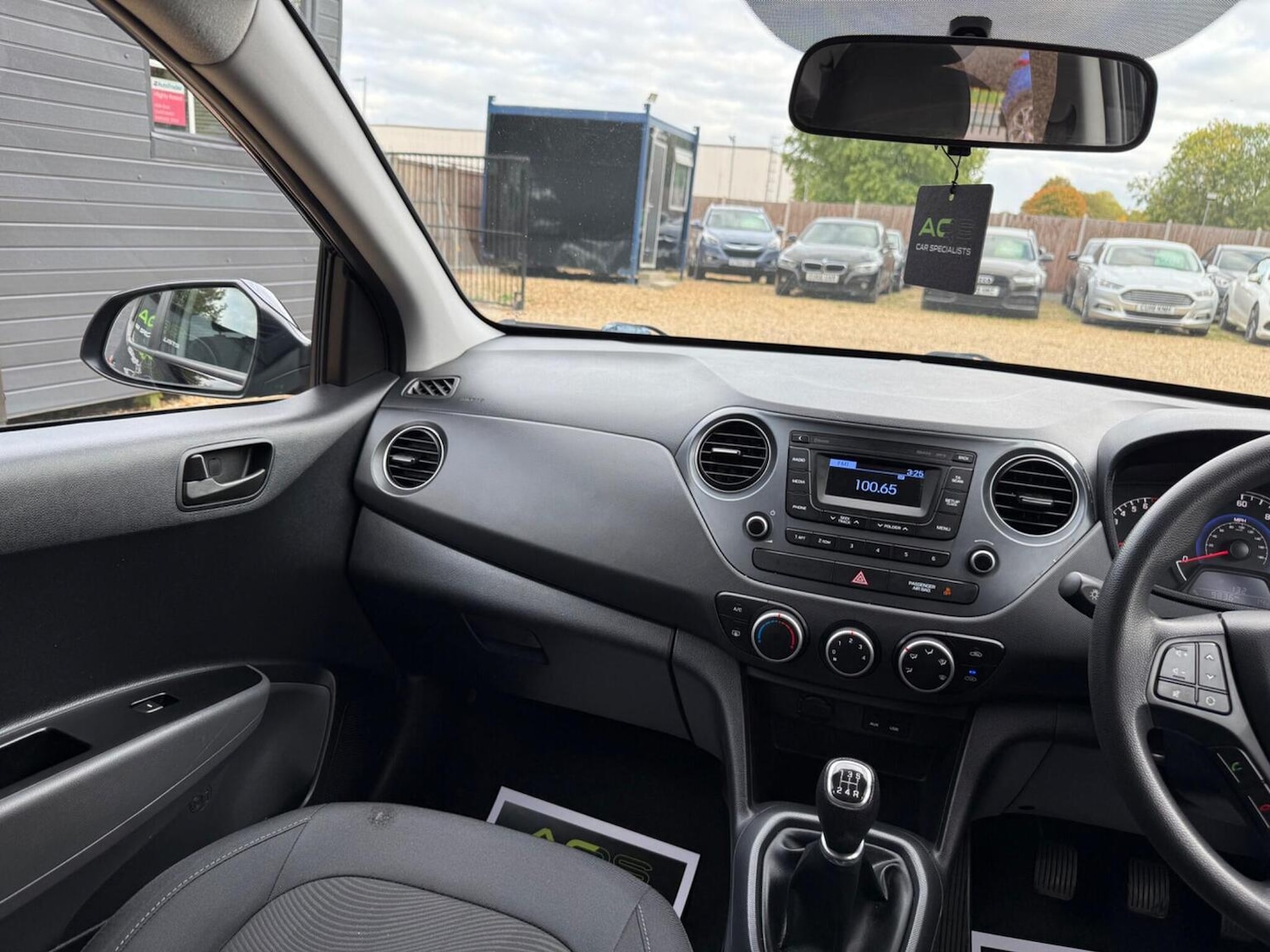 Used Hyundai i10 2017 for sale - 76286967: Photo 40