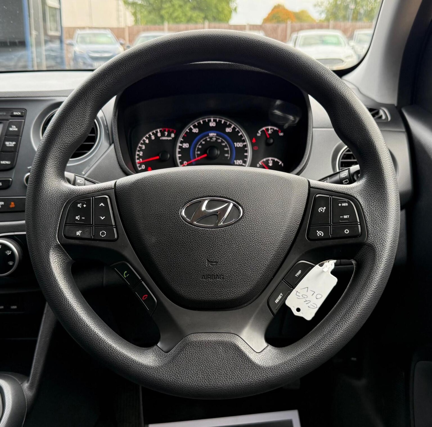 Used Hyundai i10 2017 for sale - 76286967: Photo 41