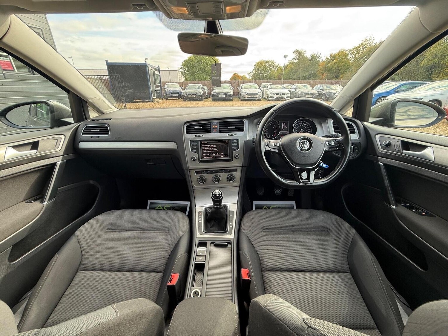 Used Volkswagen Golf 2016 for sale - 76237151: Photo 2