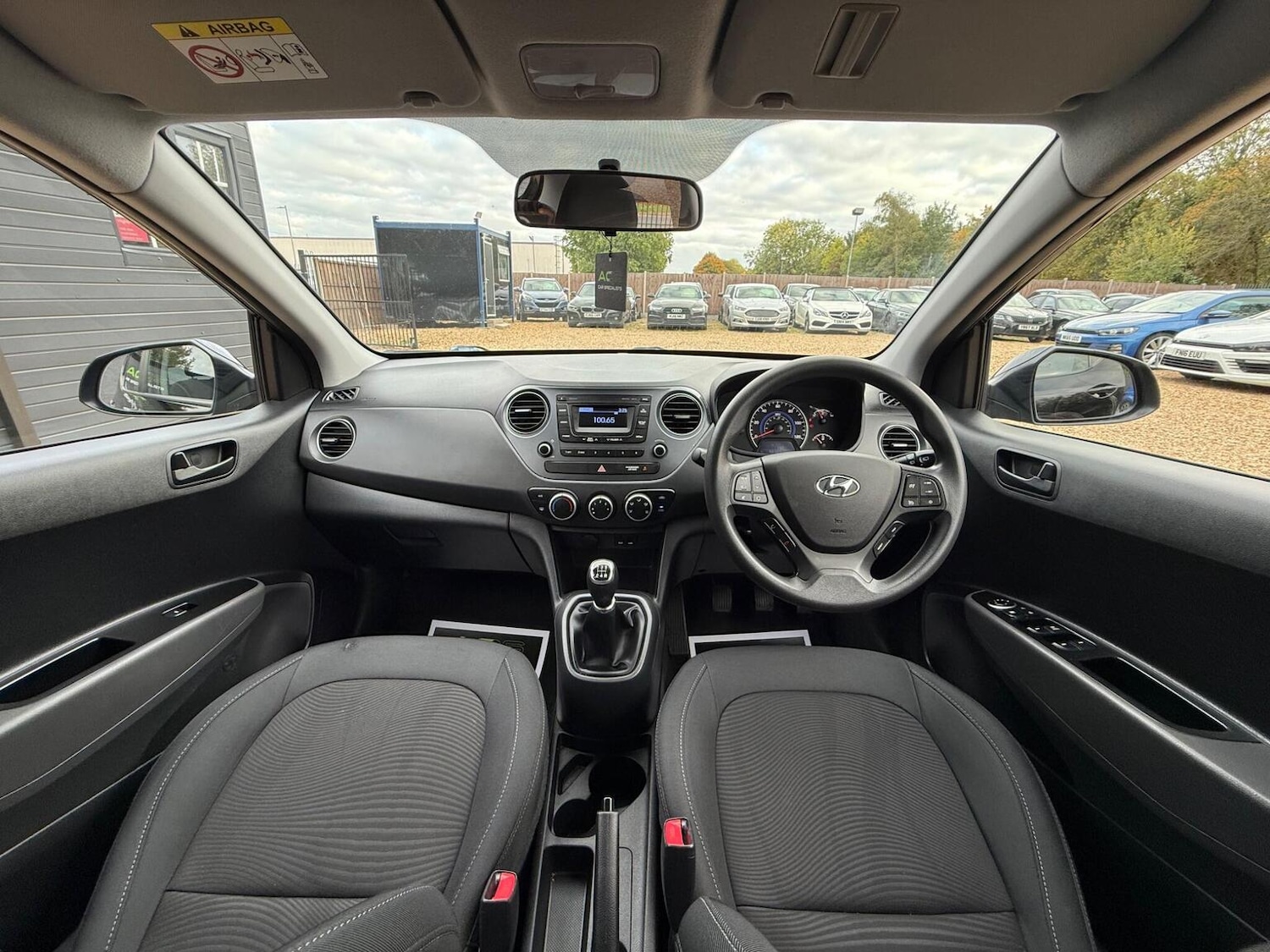 Used Hyundai i10 2017 for sale - 77464545: Photo 2