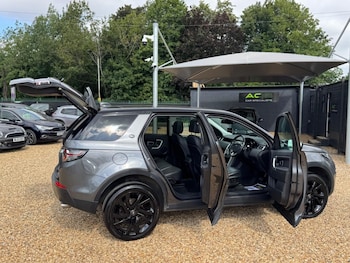 Used Land Rover Discovery Sport 2018 for sale - 79111632: Photo