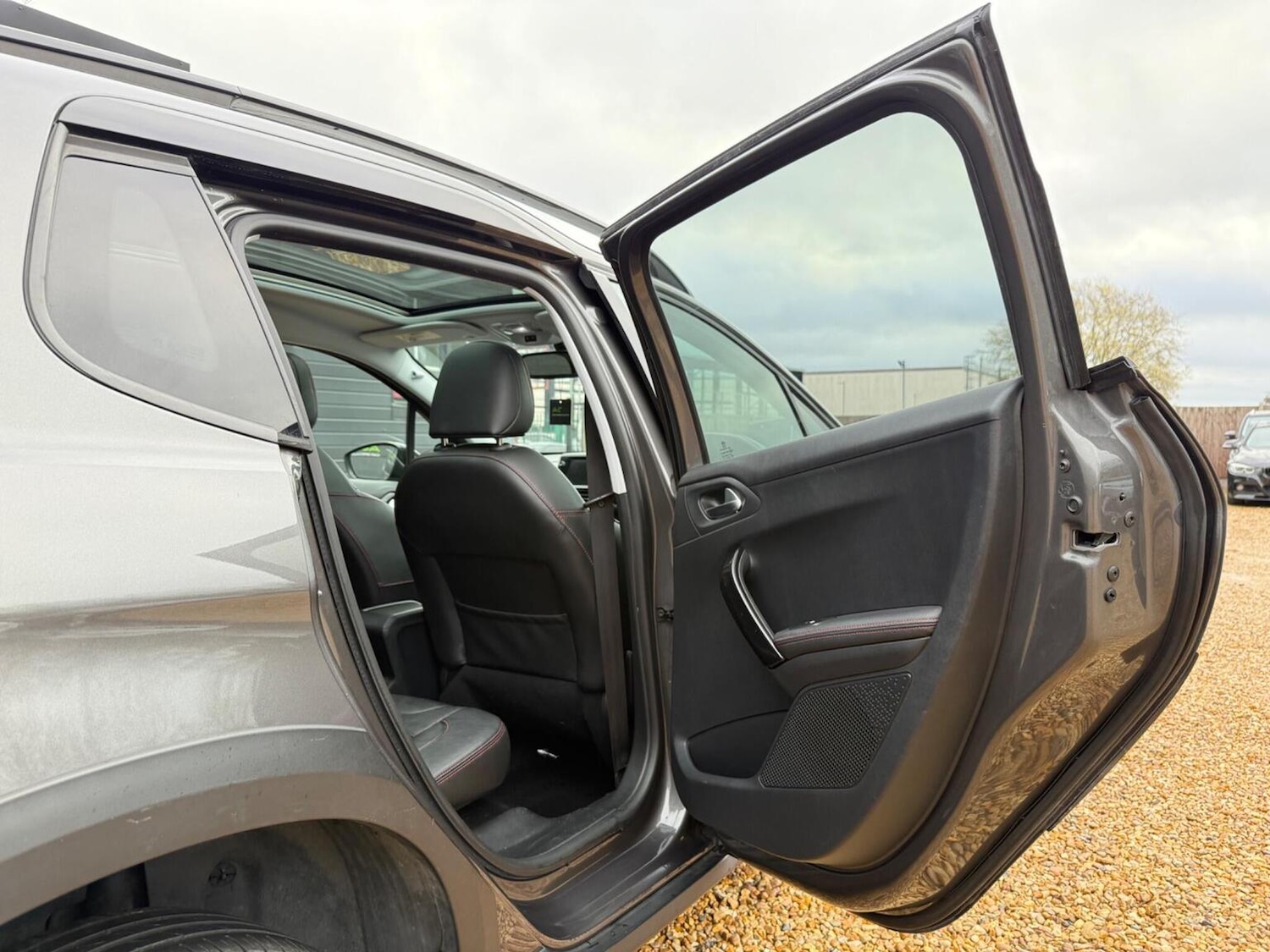 Used Peugeot 2008 2017 for sale - 76748220: Photo 24