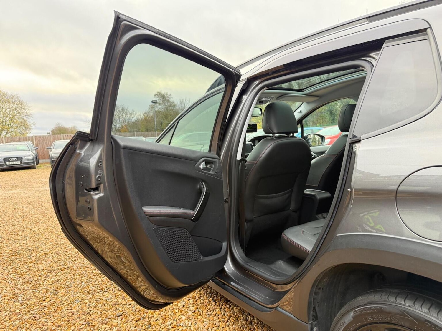 Used Peugeot 2008 2017 for sale - 76748220: Photo 29