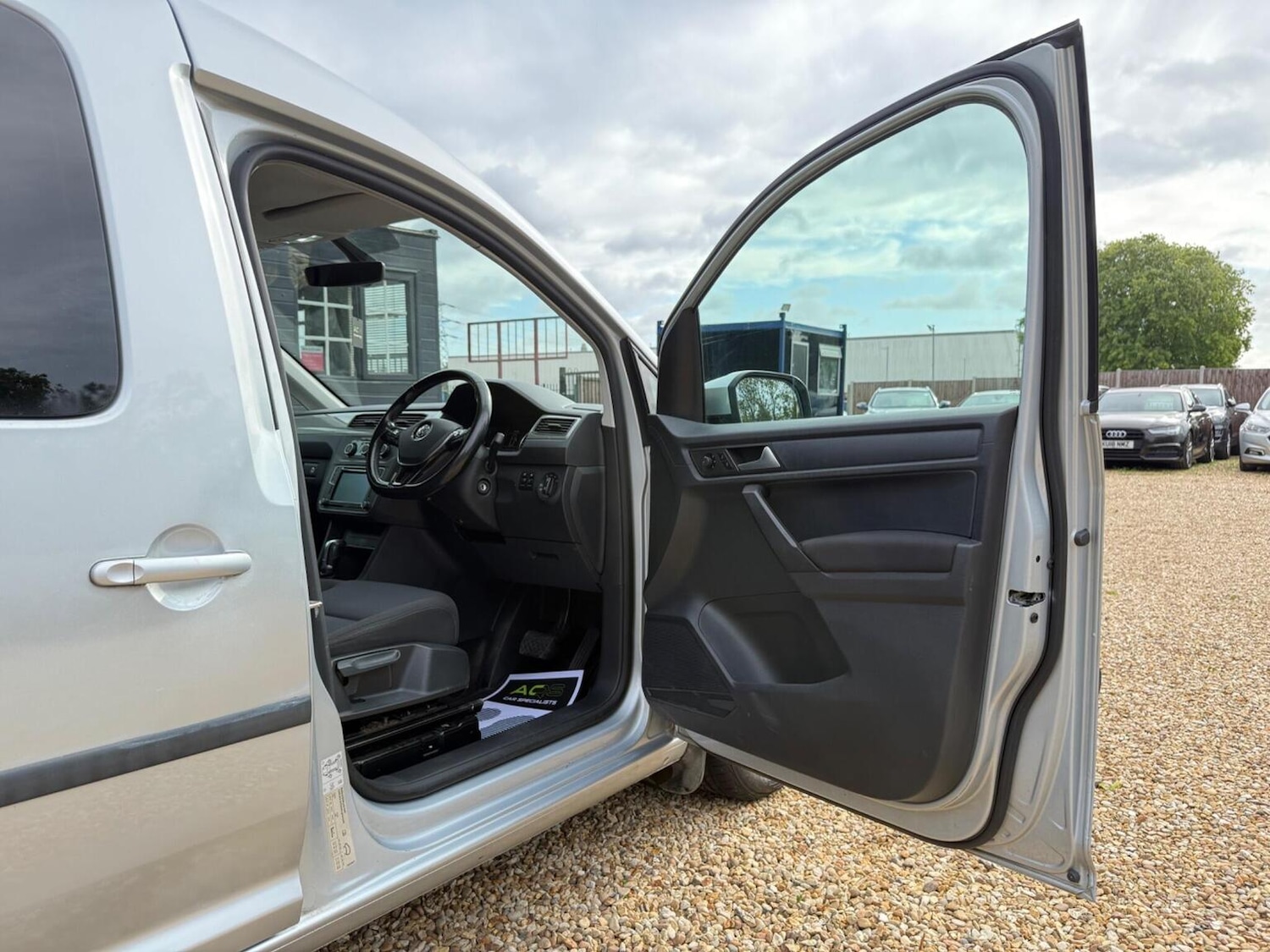 Used Volkswagen Caddy Maxi Life 2015 for sale - 76198282: Photo 19