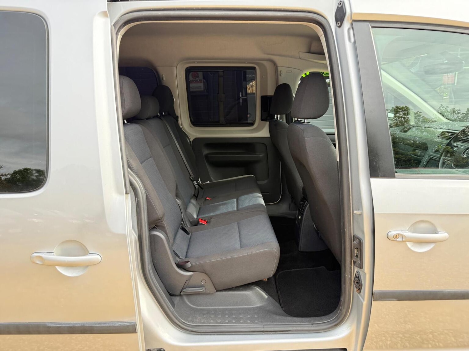Used Volkswagen Caddy Maxi Life 2015 for sale - 76198282: Photo 24