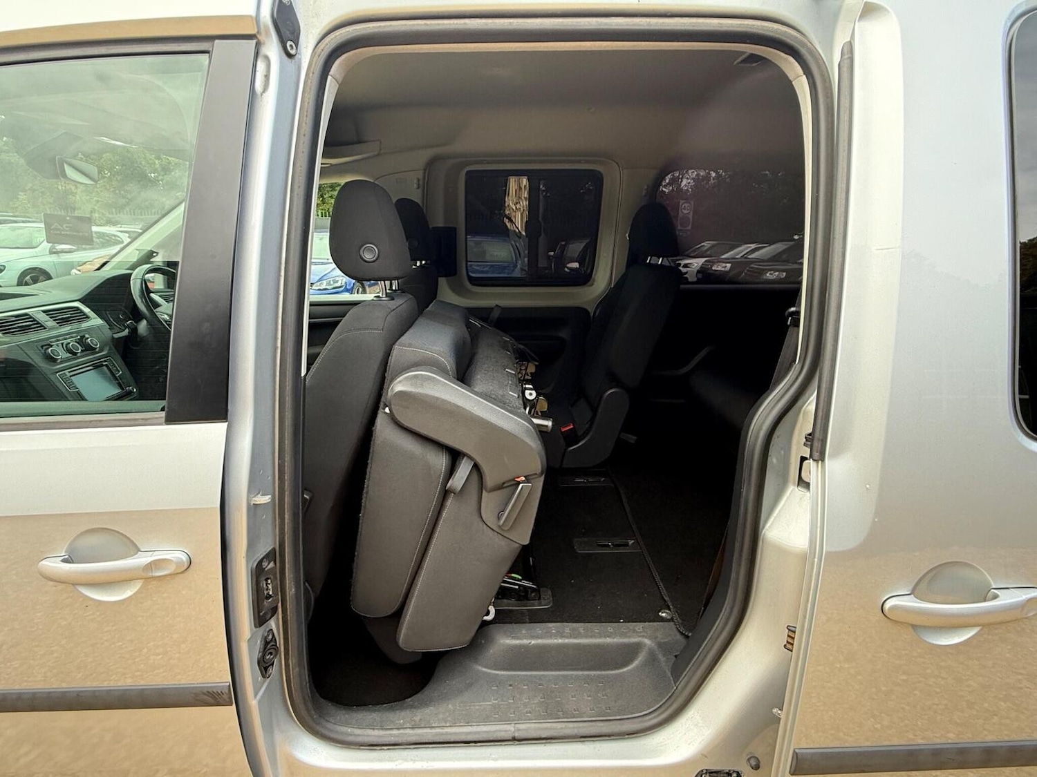 Used Volkswagen Caddy Maxi Life 2015 for sale - 76198282: Photo 31