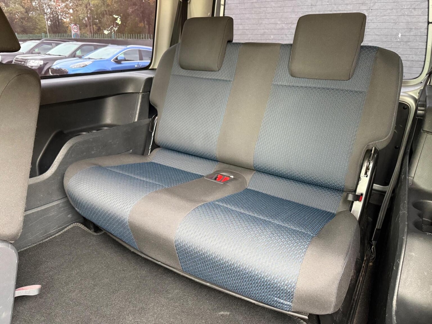 Used Volkswagen Caddy Maxi Life 2015 for sale - 76198282: Photo 32