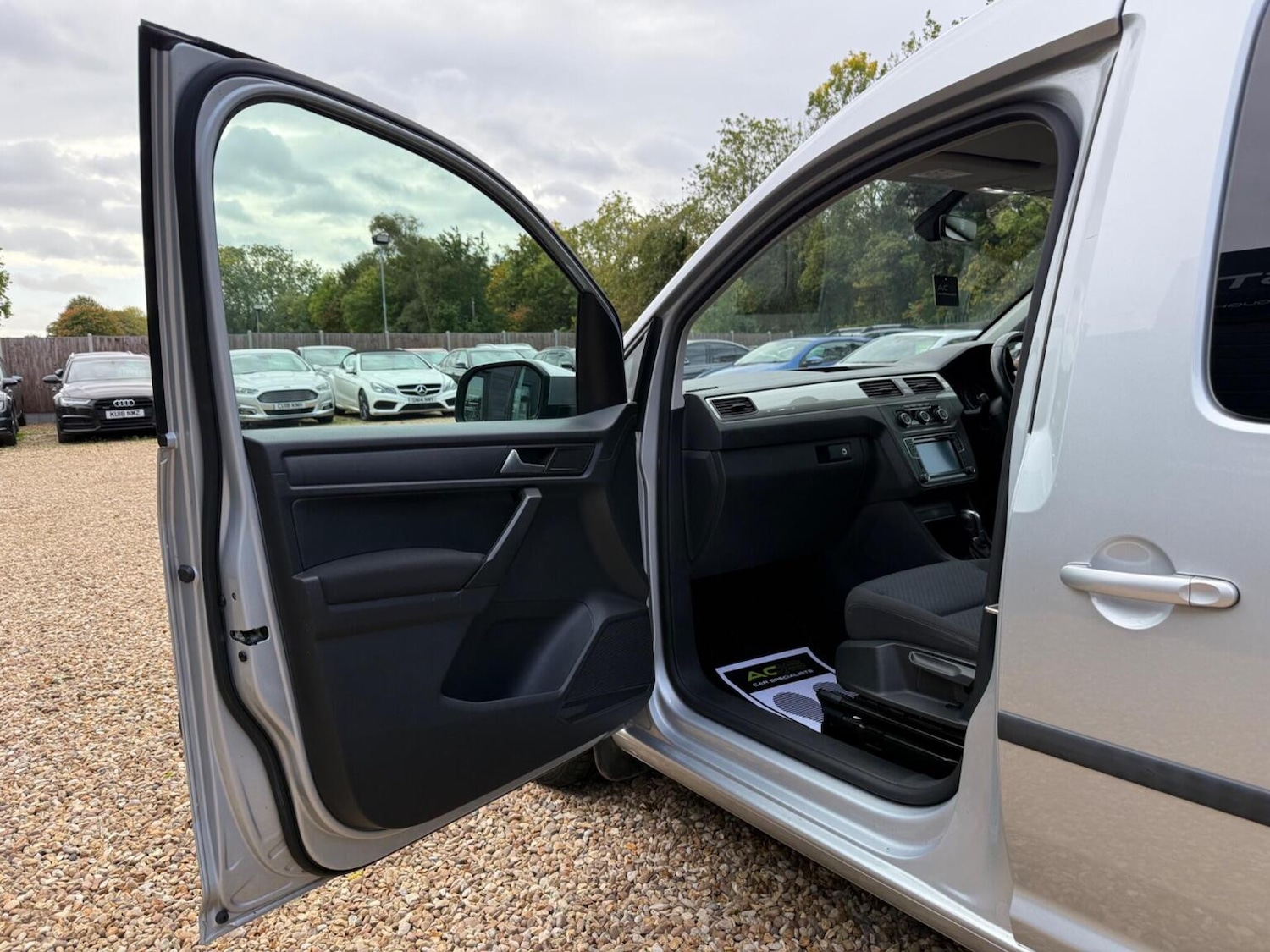 Used Volkswagen Caddy Maxi Life 2015 for sale - 76198282: Photo 33