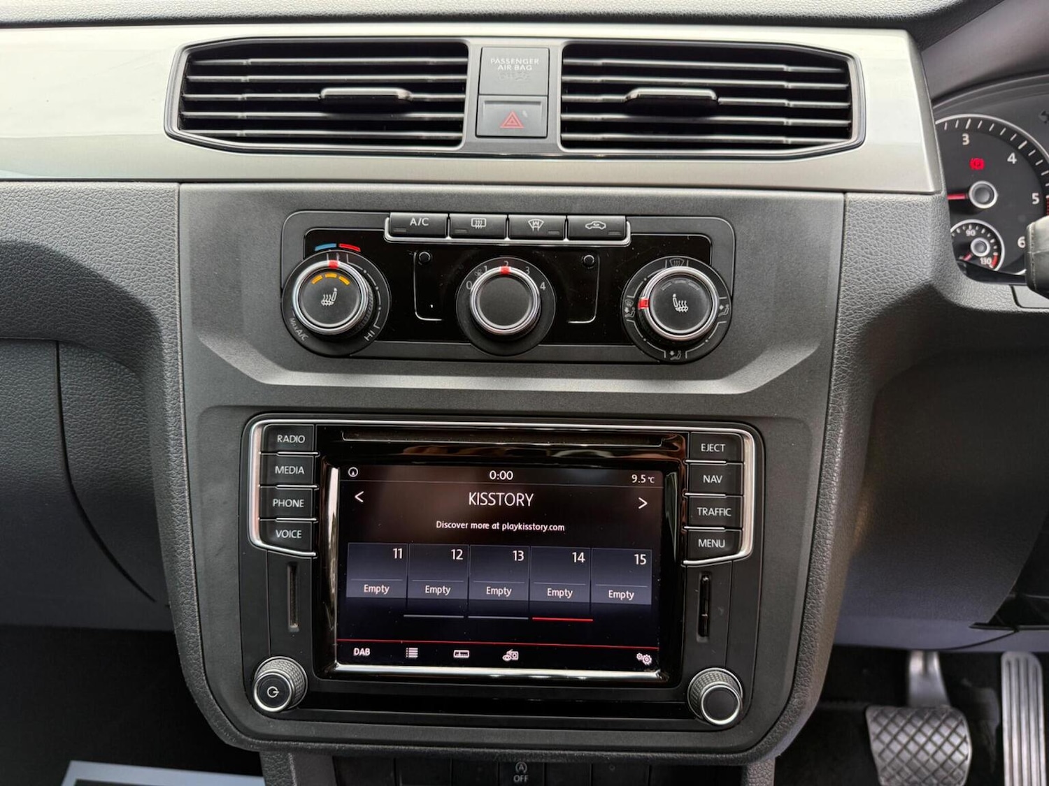Used Volkswagen Caddy Maxi Life 2015 for sale - 76198282: Photo 40