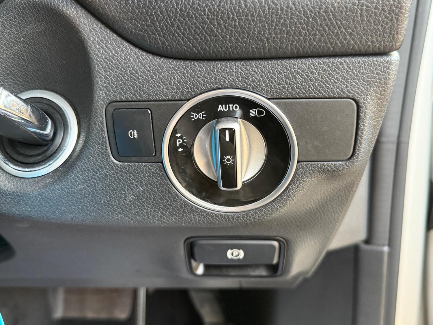 Used Mercedes-Benz CLA 2015 for sale - 76911092: Photo 41