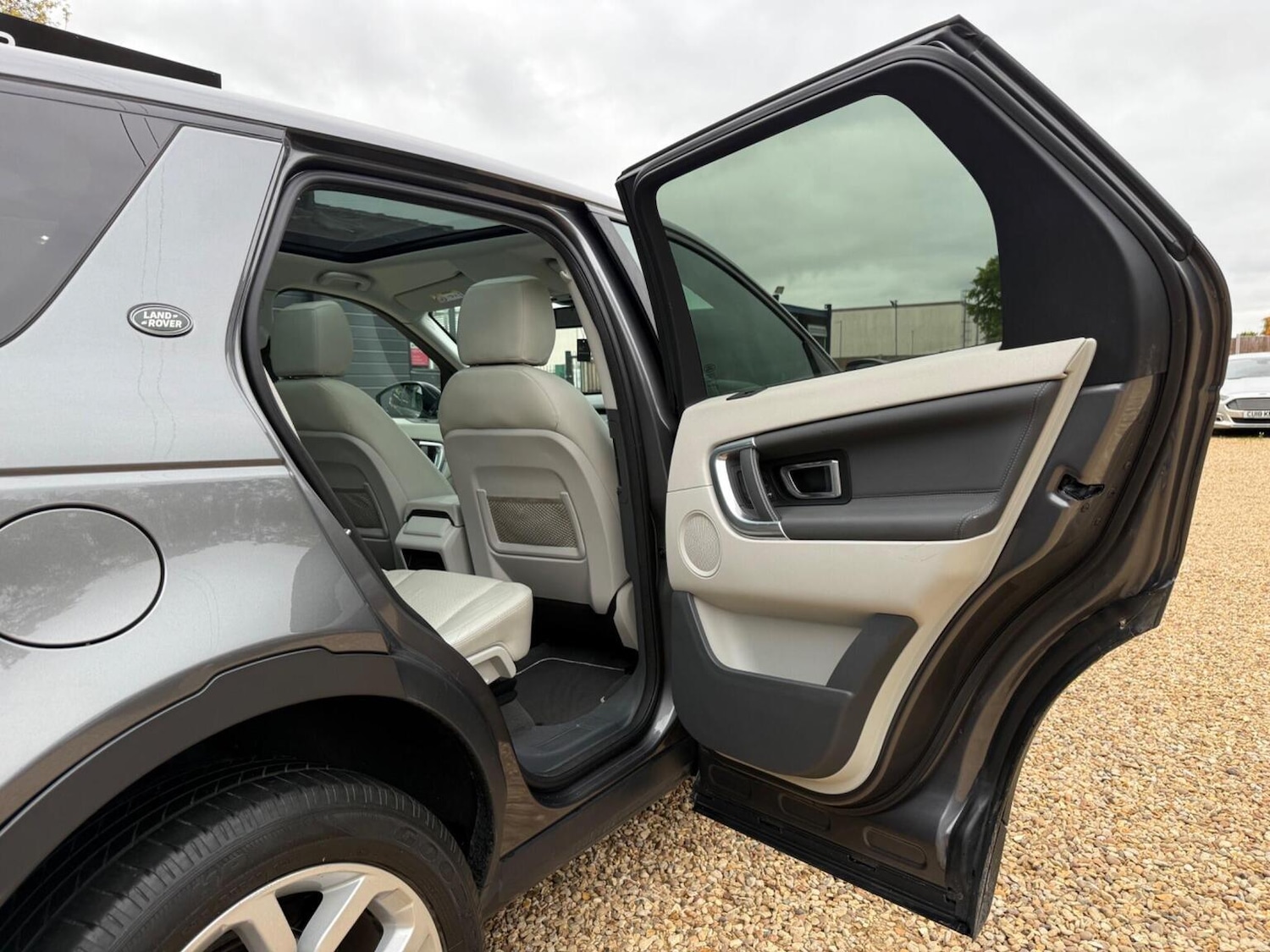 Used Land Rover Discovery Sport 2015 for sale - 76293250: Photo 25