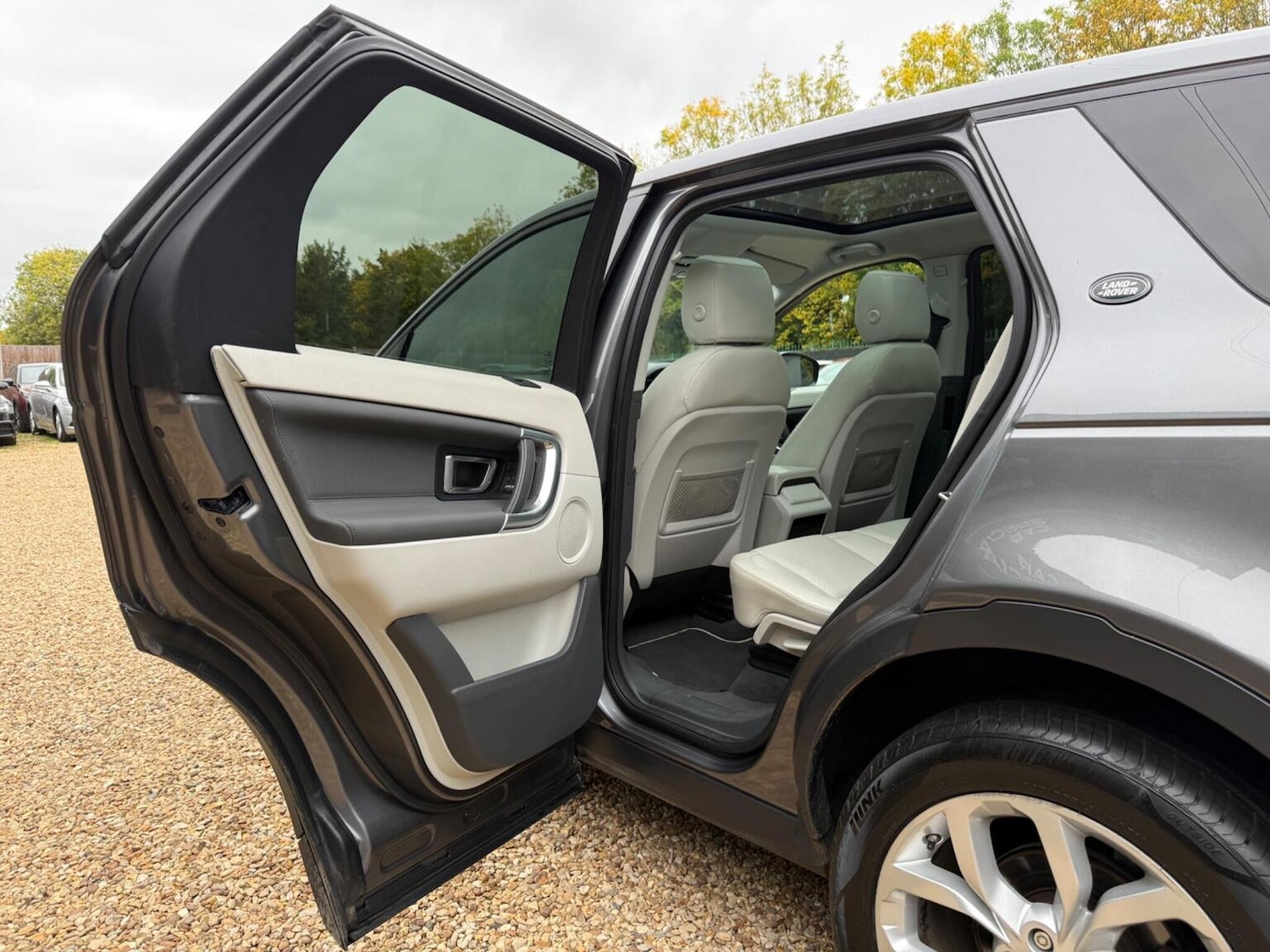 Used Land Rover Discovery Sport 2015 for sale - 76293250: Photo 32