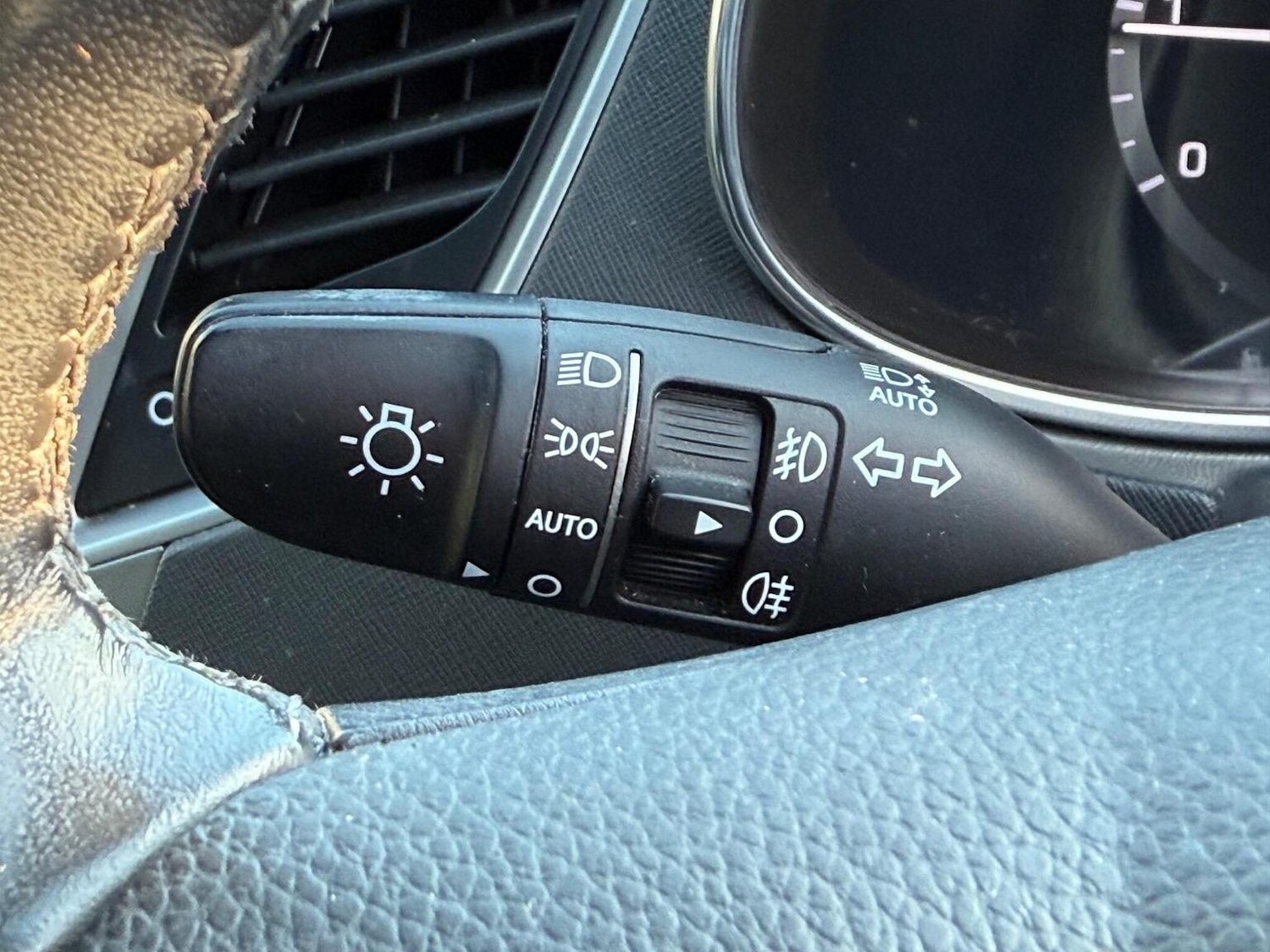 Used Hyundai Santa Fe 2016 for sale - 76662726: Photo 49