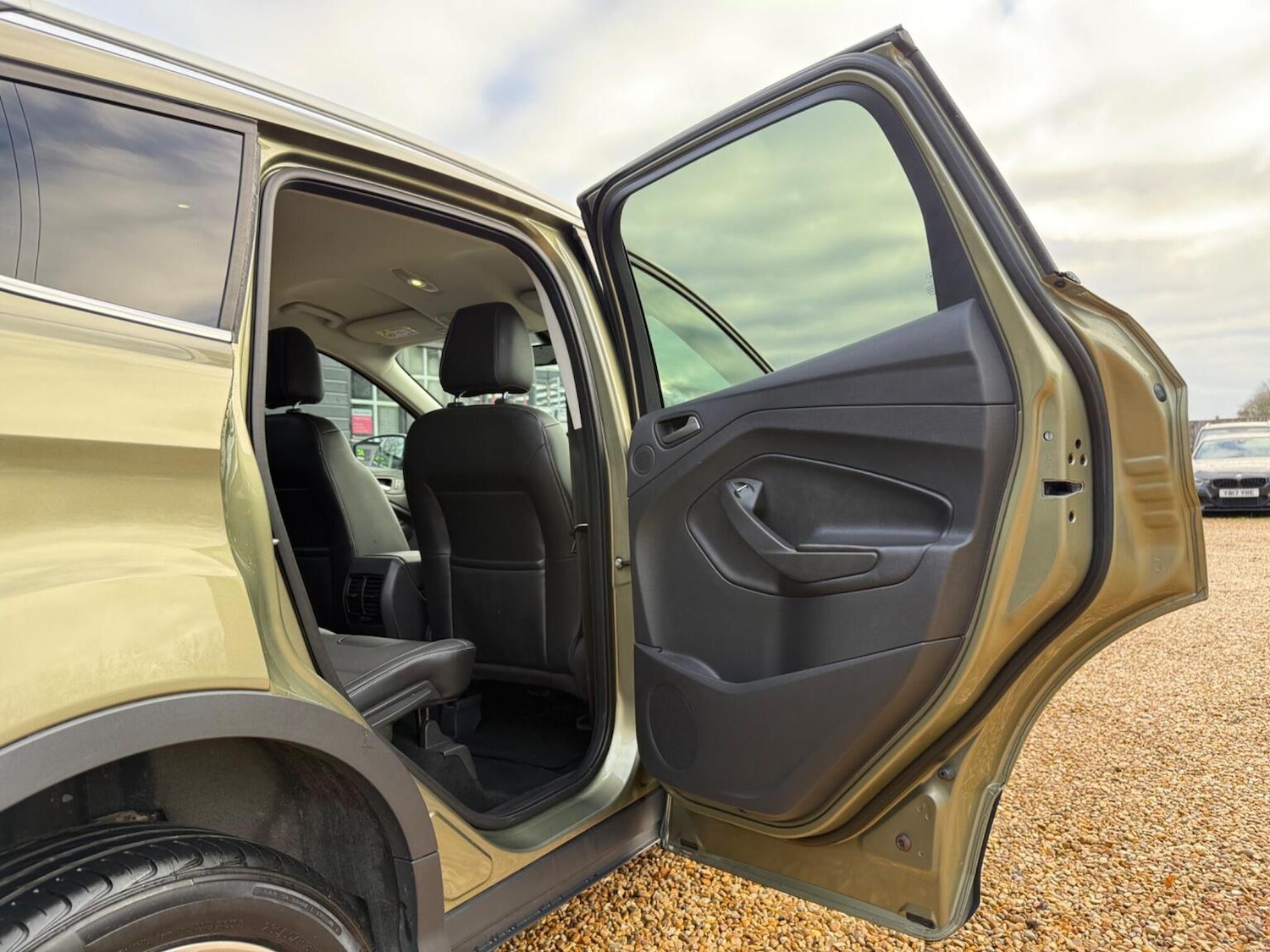 Used Ford Kuga 2015 for sale - 76687215: Photo 24