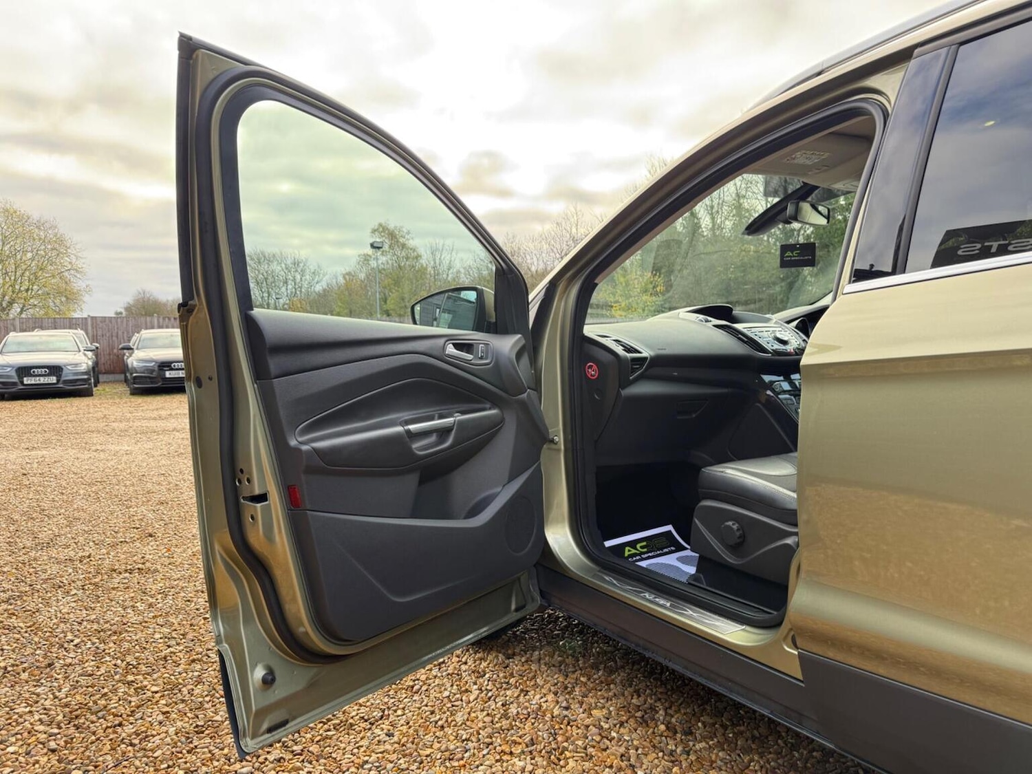 Used Ford Kuga 2015 for sale - 76687215: Photo 33