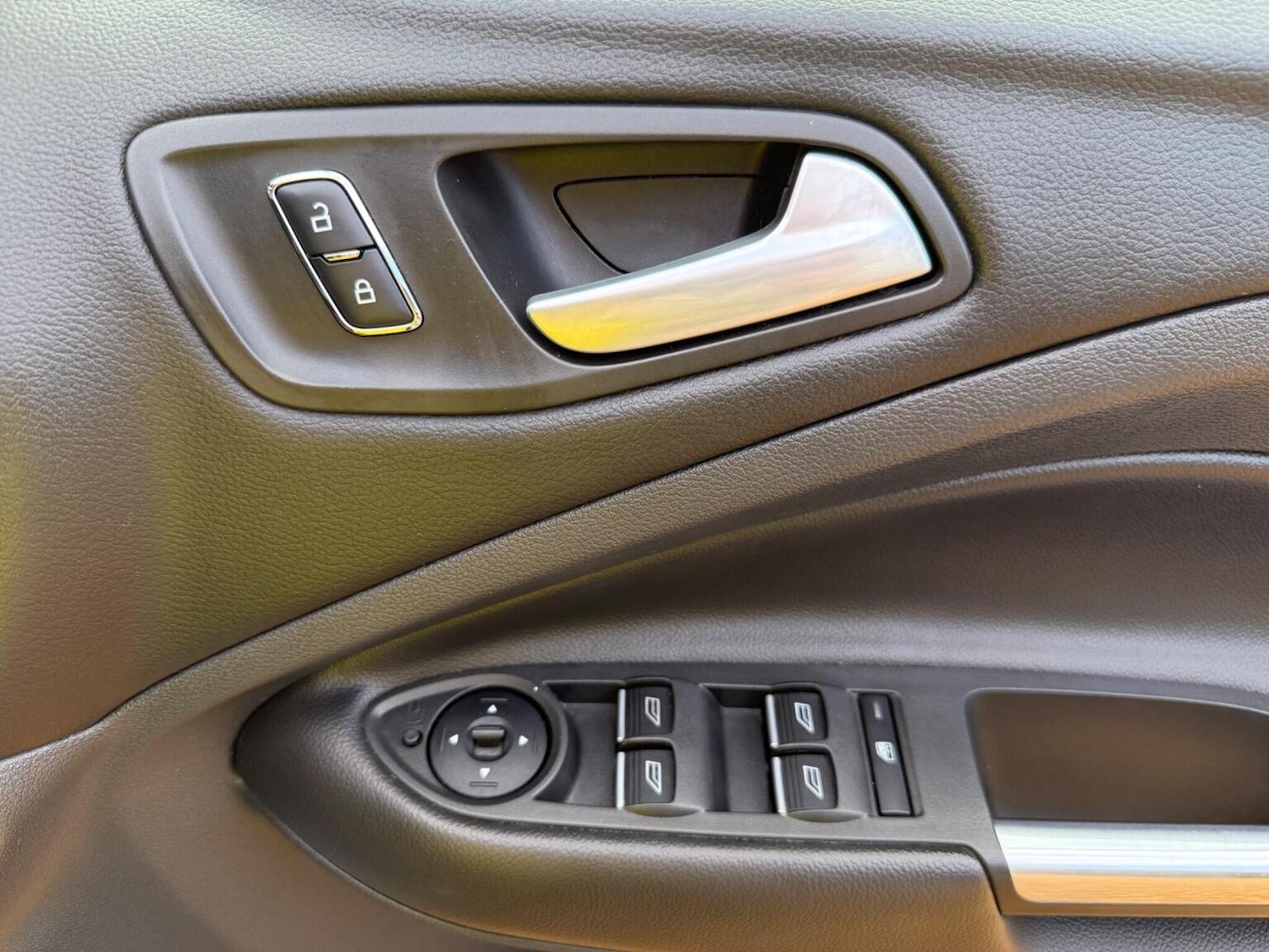 Used Ford Kuga 2015 for sale - 76687215: Photo 48