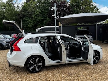 Used Volvo V60 2017 for sale - 78502023: Photo