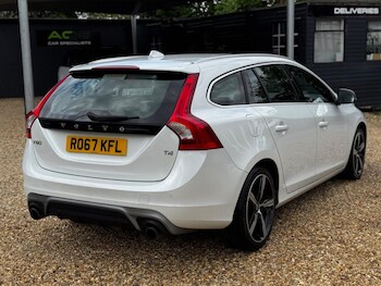 Used Volvo V60 2017 for sale - 78502023: Photo