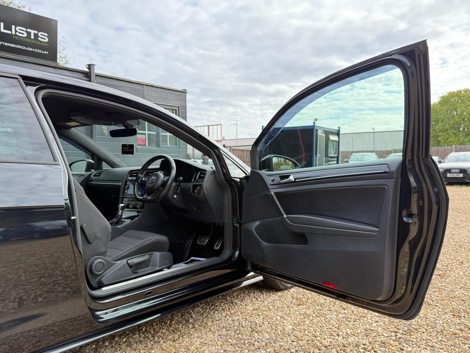 Used Volkswagen Golf 2017 for sale - 77464724: Photo 20