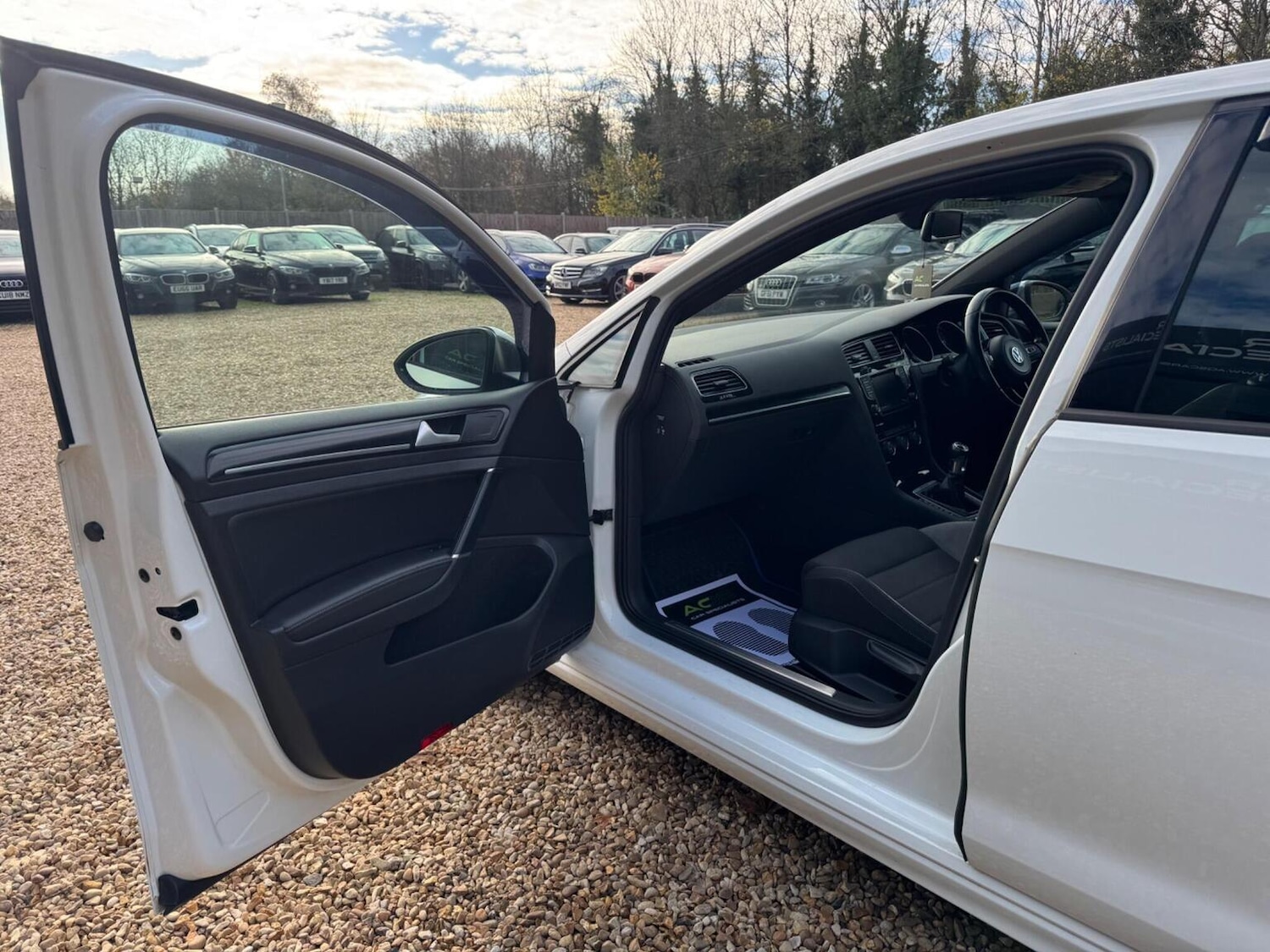 Used Volkswagen Golf 2015 for sale - 76618628: Photo 35